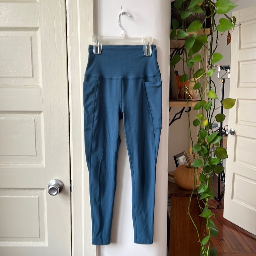 Beyond Yoga Leggings Hip Pockets Blue